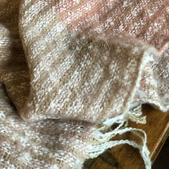 Forever 21 soft pink and cream blanket scarf - Picture 4 of 6